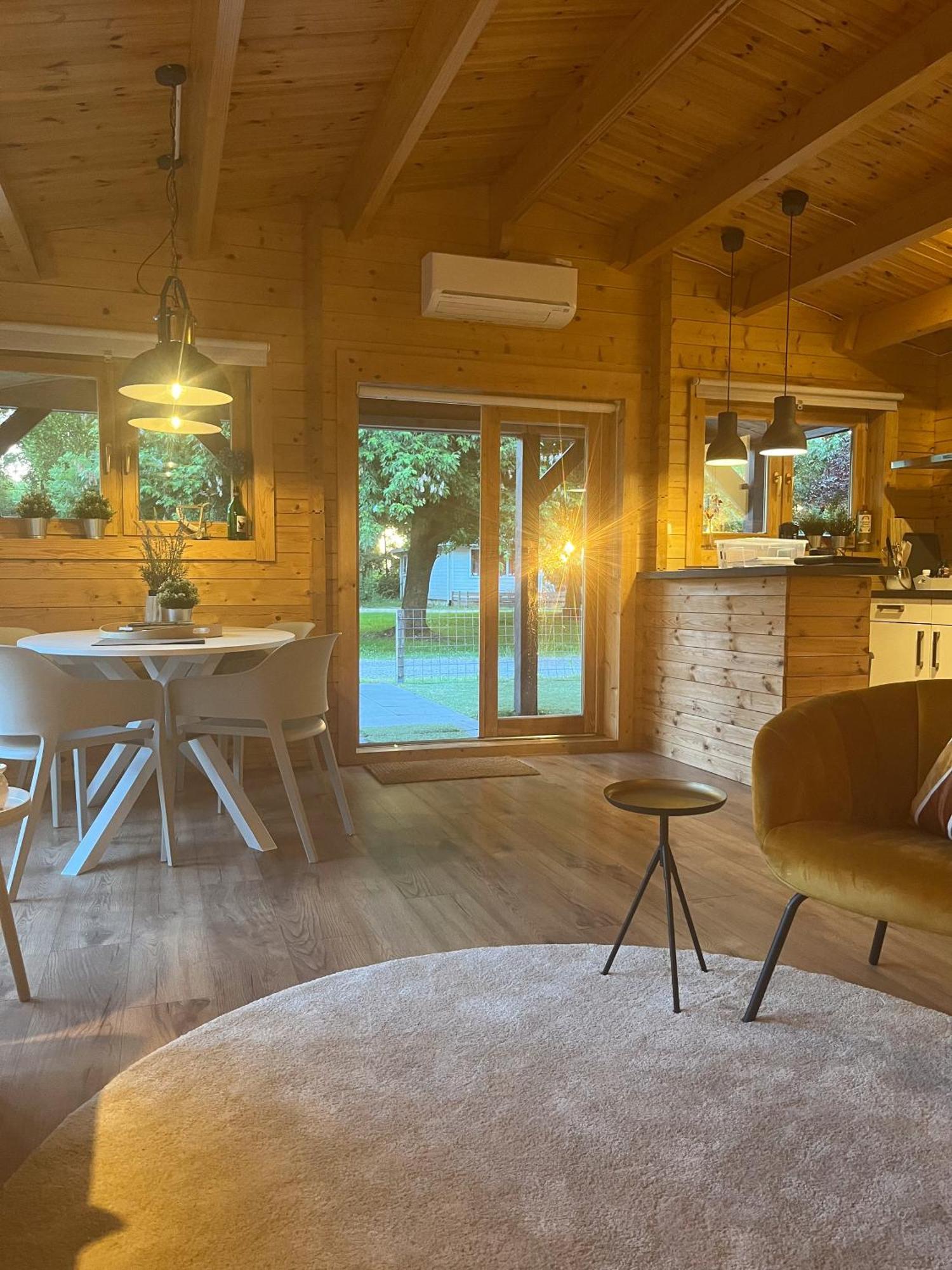 Matsloot Luxe En Ruim Chalet Met Airco Bij Leekstermeer מראה חיצוני תמונה